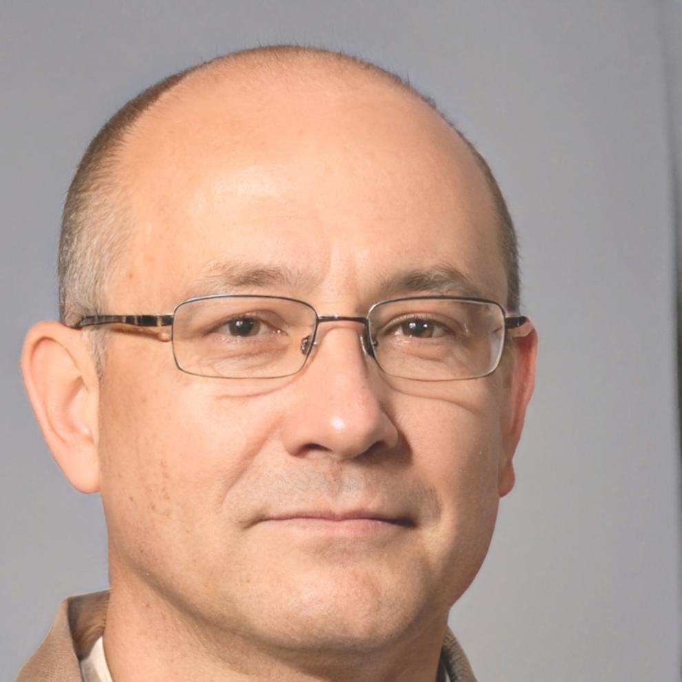 Miguel Fernández, Consultor Financiero